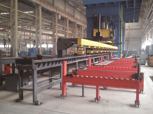 山東拓維機械制造有限公司，汽車大梁沖，汽車小梁沖，鋼模板沖孔，鋼模板加工設備，汽車橫梁沖，數(shù)控平板沖孔機，中厚板數(shù)控沖床，數(shù)控沖鉆復合機，汽車縱梁沖，縱梁自動化生產(chǎn)線，中厚板沖割復合機，平地機刀片沖鉆生產(chǎn)線